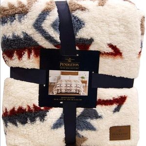 Pendleton blanket! So cozy ✨✨